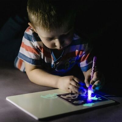 CE FCC RoHS ISO9001 Certified Fun 3D Magic Flashing Drawing Board Kids Educational LED Light Toys Glasses Durable Plastic